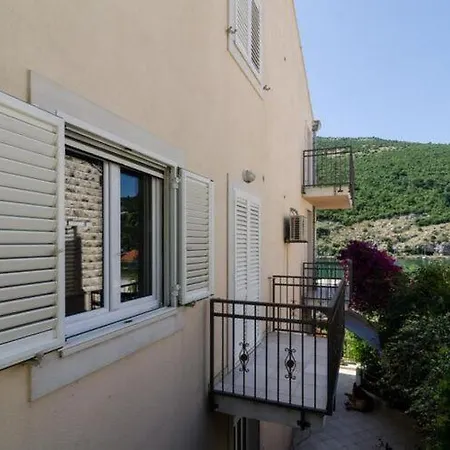 Marela- One Bedroom With Balcony And Sea View Apartament